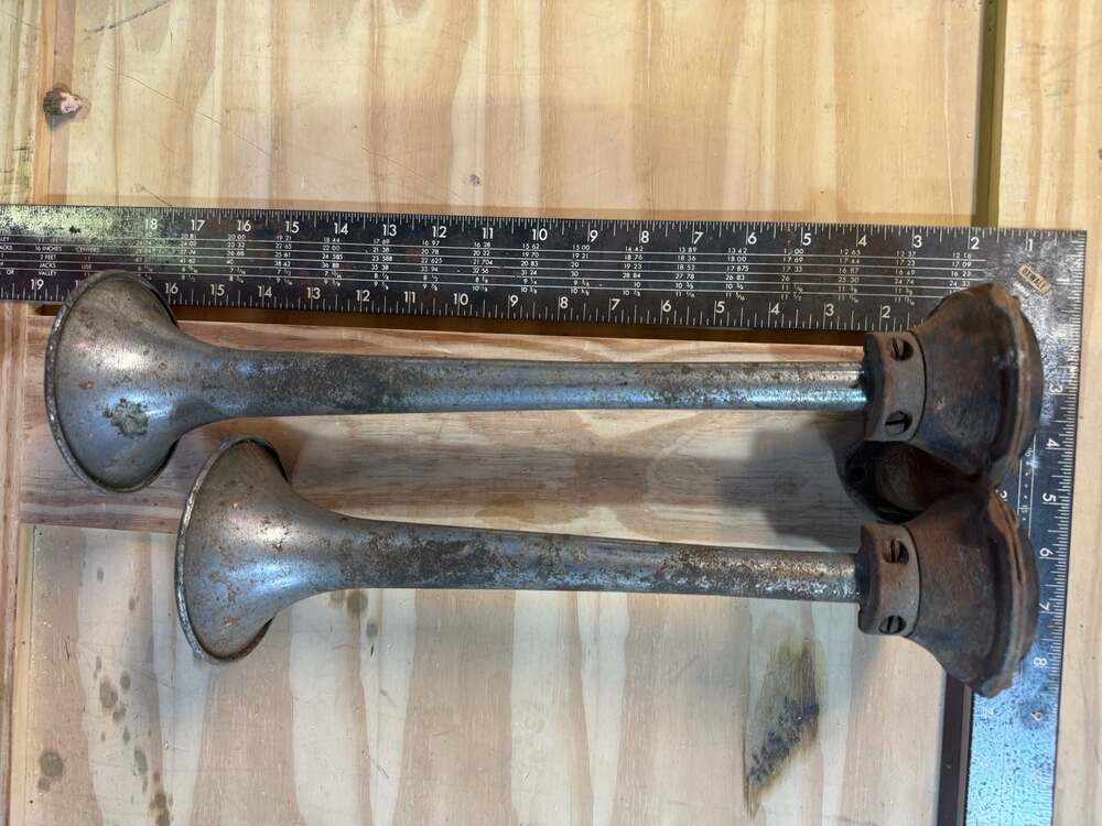 Vintage International Harvester IH Dual Air Horn Assembly (F)